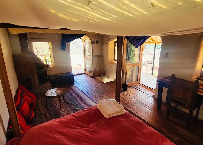 Wolf Totem Steam Punk Hostel Pisac